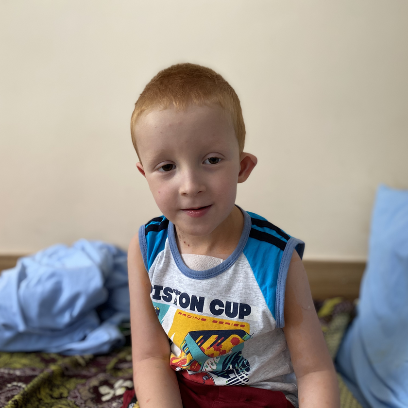 Терміново в Амосова на операцію